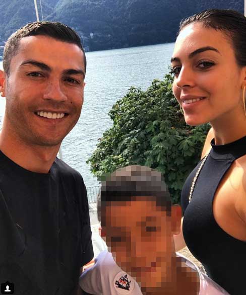 Cristiano Ronaldo con Georgina Rodríguez y Cristiano Ronaldo Jr., en el Lago di Como