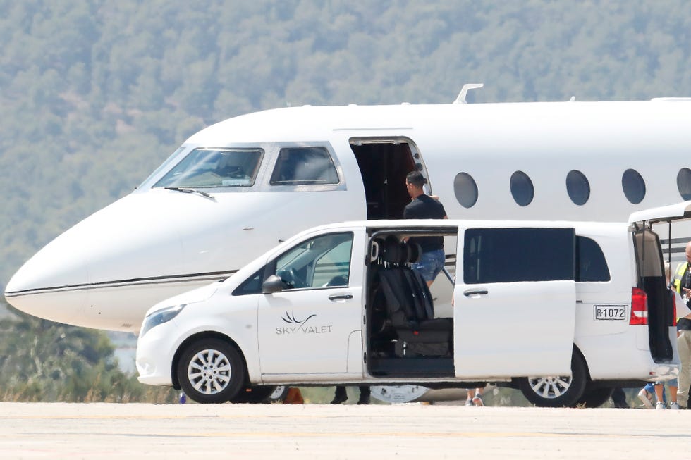 Vehicle, Transport, Car, Mode of transport, Minibus, Van, RV, Minivan, Family car, Light commercial vehicle, 