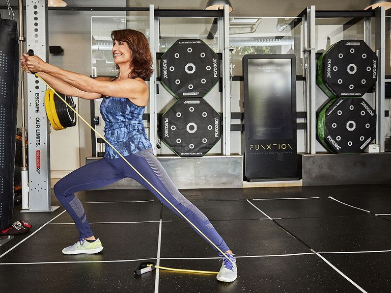 Ejercicios con TRX para entrenar en casa como si estuvieras en el gimnasio