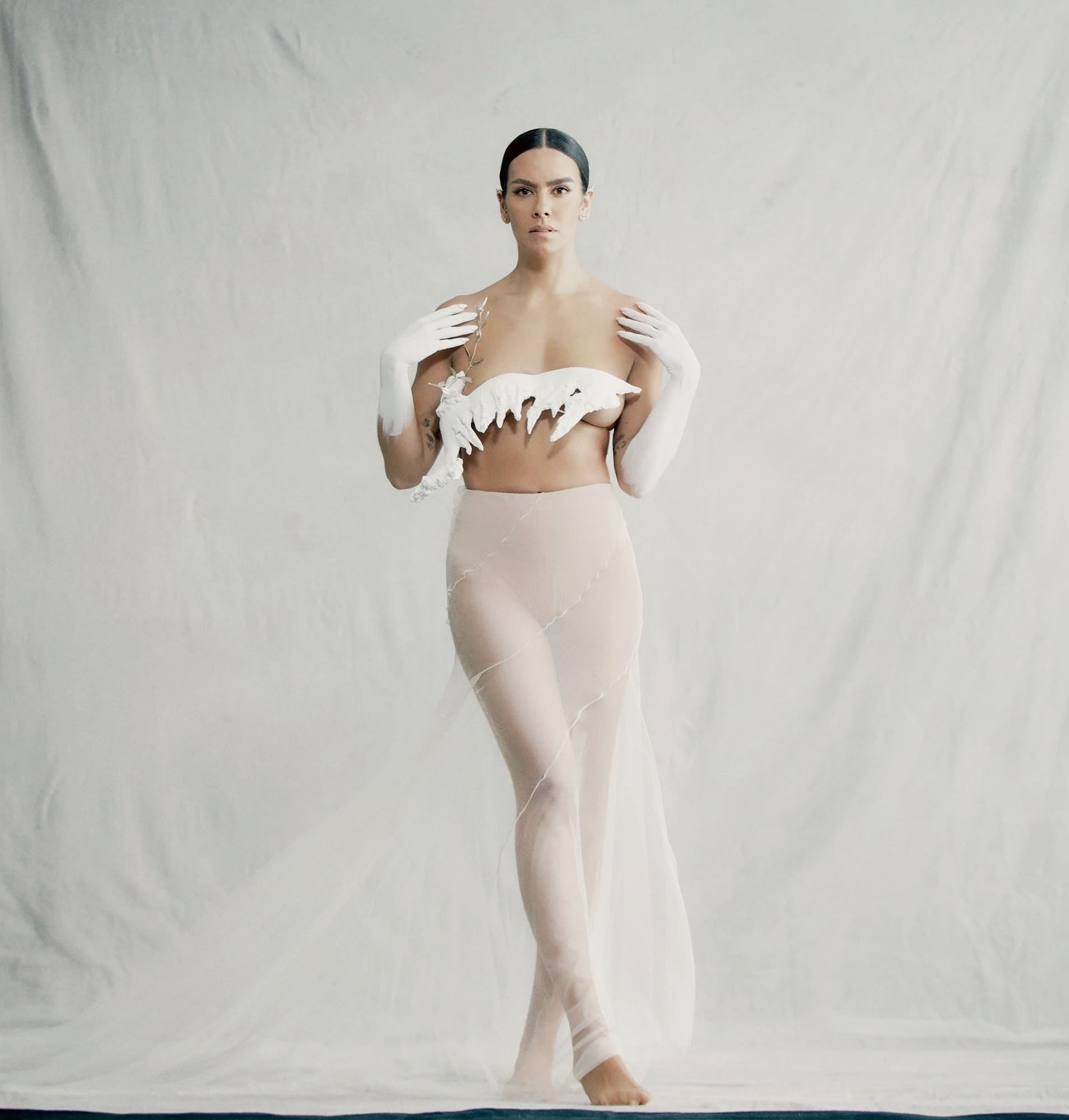 cristina pedroche, posado con su vestido de la nochevieja 2022 para las campanadas