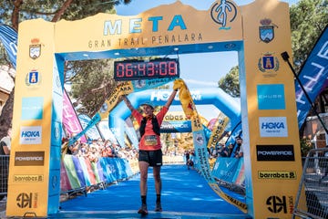 competitor crossing the finish line at gran trail peñalara