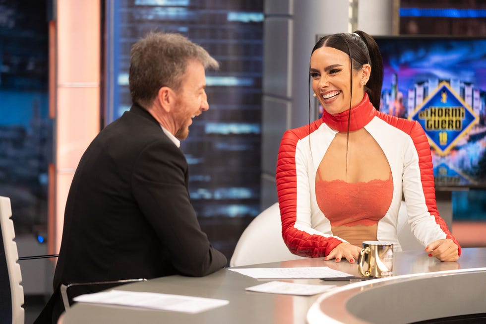 los presentadores en el plato de antena 3
