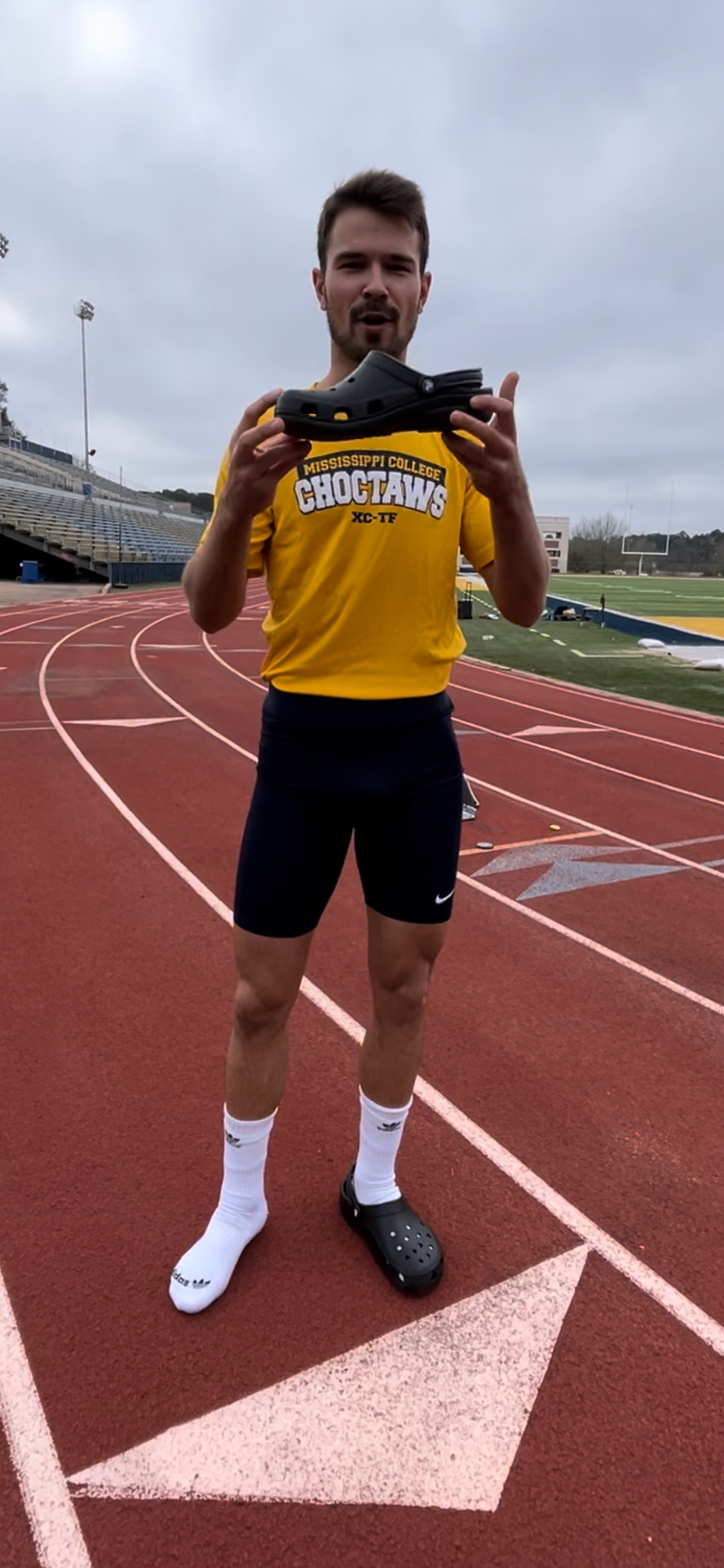 This Guy Just Ran a Ridiculously Fast 400 in Crocs