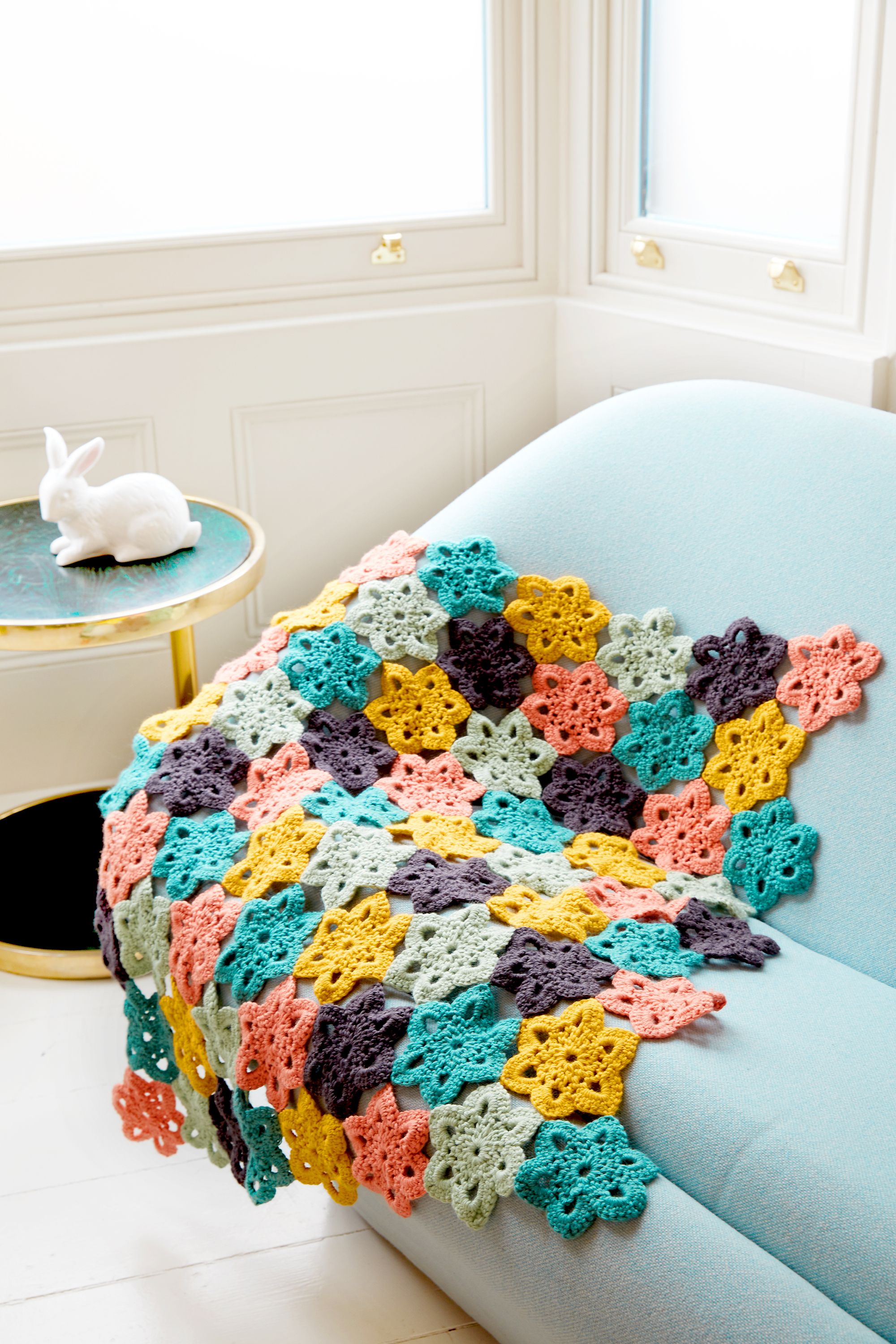How to crochet a blanket with our free crochet pattern