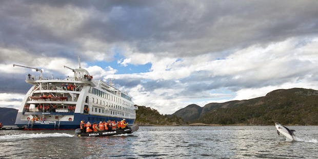 Water transportation, Sky, Water, Cloud, Boat, Vehicle, Transport, Ocean, Watercraft, Waterway, 