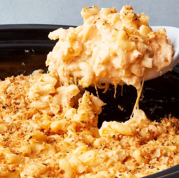 Crockpot Mac & Cheese mac and cheese topped with panko in the crockpot