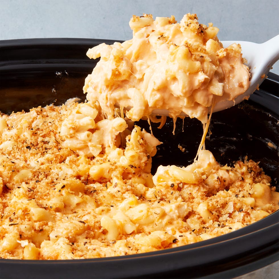 mac and cheese topped with panko in the crockpot