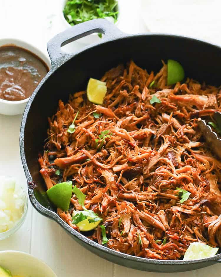 https://hips.hearstapps.com/hmg-prod/images/crockpot-recipes-for-two-slow-cooker-carnitas-1641940244.jpeg?crop=1xw:0.9508113590263692xh;center,top&resize=980:*