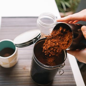 los mejores trucos de limpieza en la cocina sorprendentes con posos de café