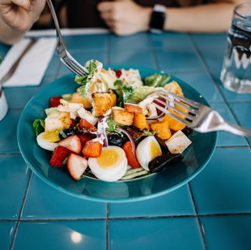the 1200 calorie diet plan includes fresh fruits, veggies, and whole grains