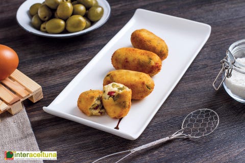croquetas de jamón y aceitunas