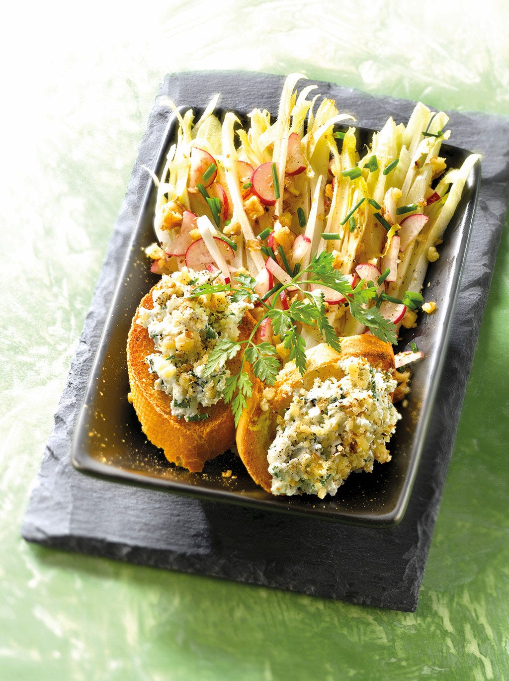 crostinis con queso y nueces