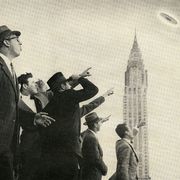 crowd pointing at ufo