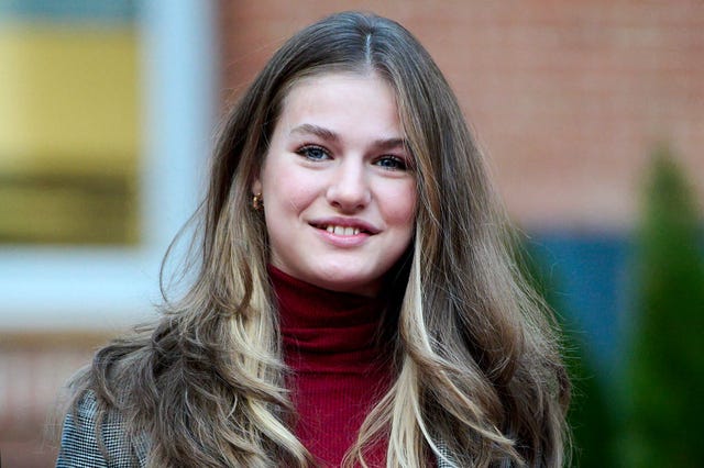 princess leonor meets youth volunteers from red cross programs