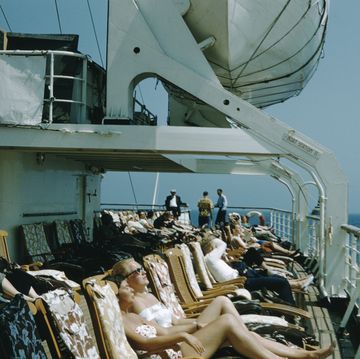 persone a bordo di una nave