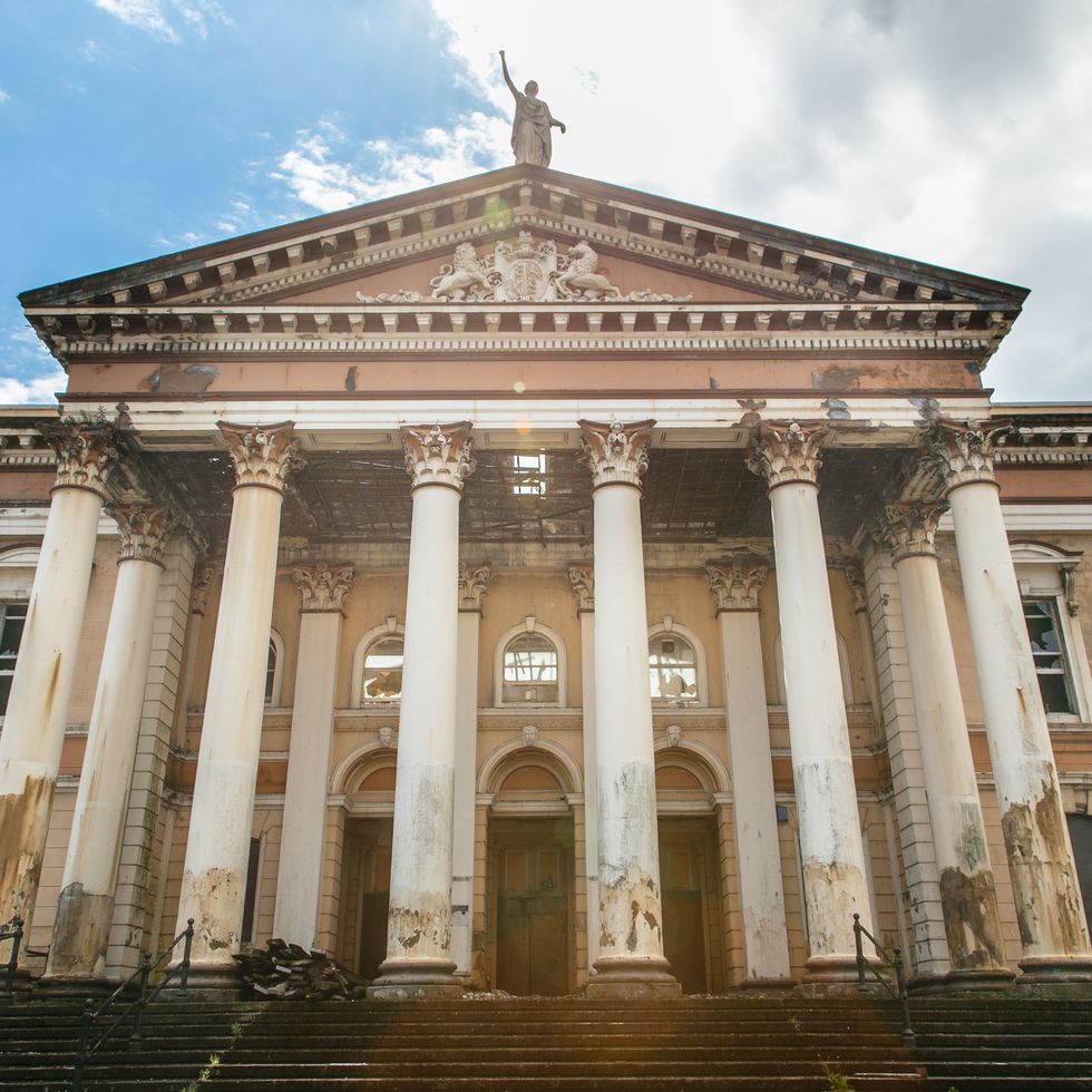 the crumlin road courthouse in belfast