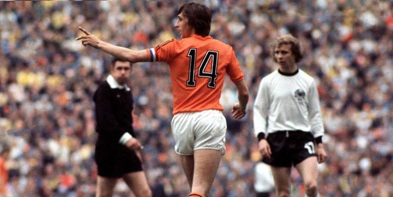 Johan Cruyff, la estrella que marcó la esencia del fútbol holandés - CNN  Video