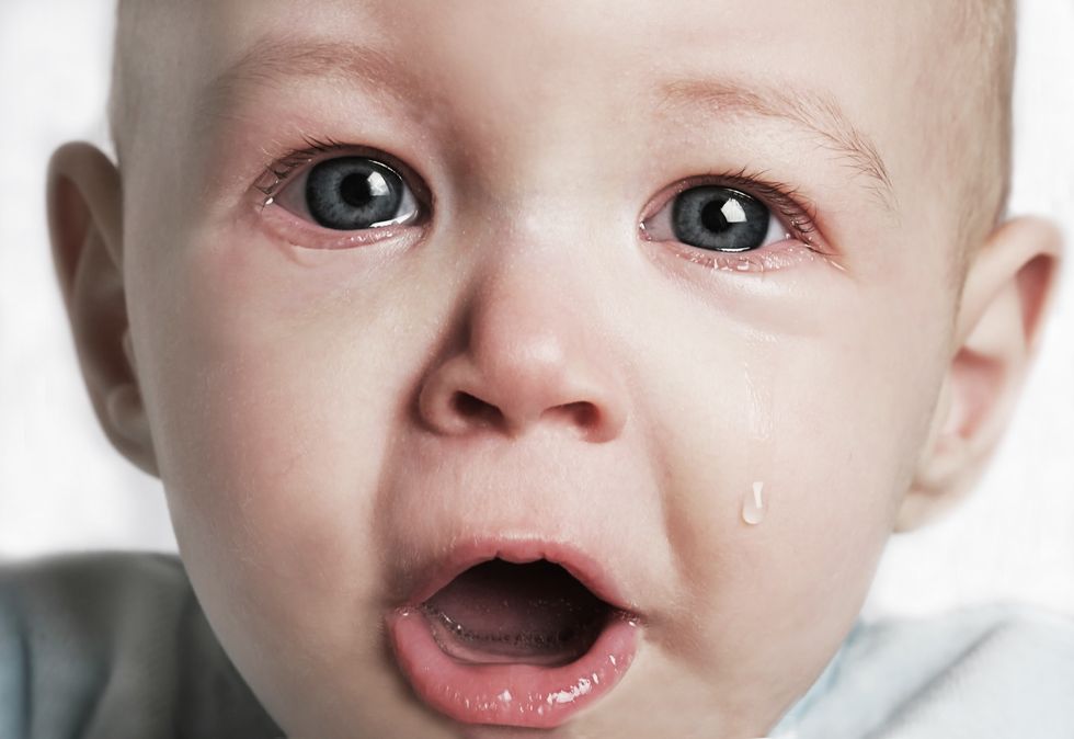 bebé de meses llorando