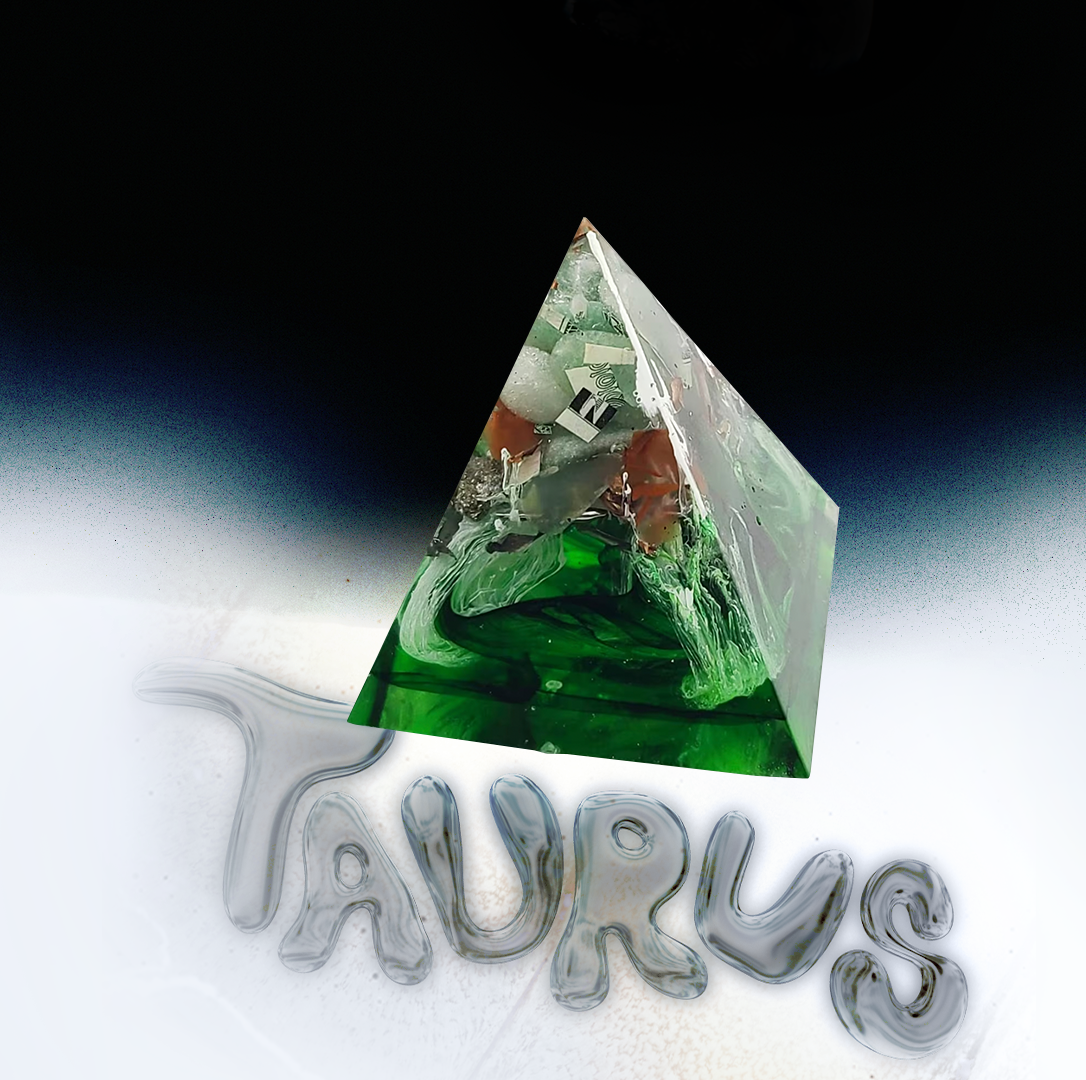 Crystal Pyramid Figurine Collectible Transparent Color Prism Desk Ornament  Glas