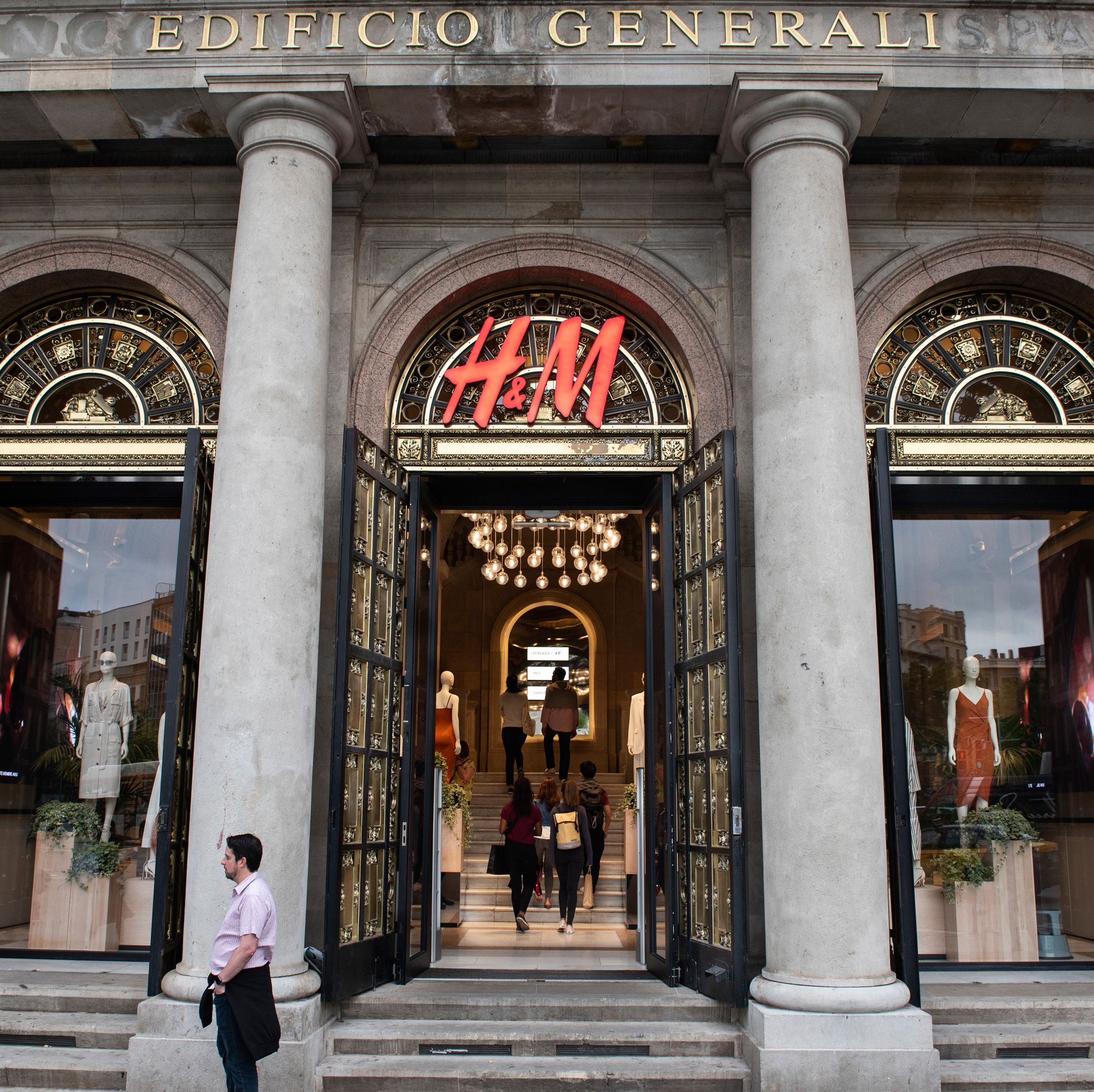 H&M abrirá sus tiendas sin probadores, marcas limitado