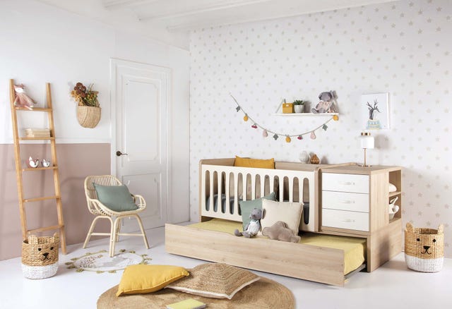 cuna y cama de madera con cajones