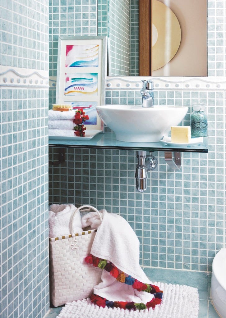 Bathroom, Room, Shelf, Tile, Wall, Interior design, Furniture, Shelving, Bathroom accessory, Plumbing fixture, 