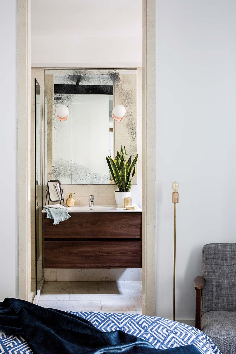 Room, Furniture, Bedroom, Bed, Property, Interior design, House, Building, Door, Floor, 