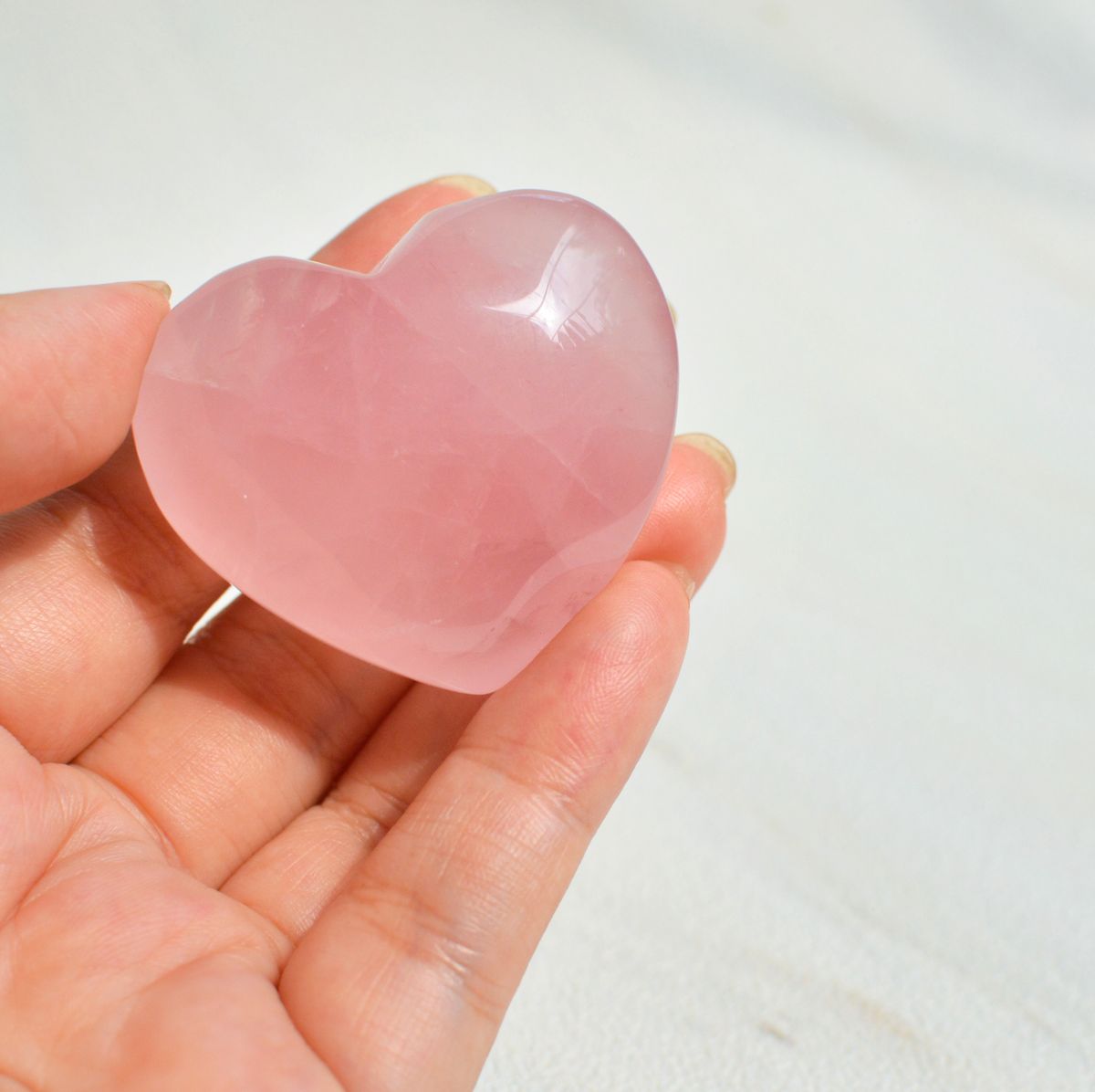 paso dolor de estómago Divertidísimo Cuarzo rosa: propiedades, beneficios y usos de la piedra