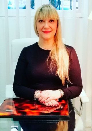 cuca miquel, coach de belleza, nos cuenta qué es el 'maskné' y cómo ponerle solución