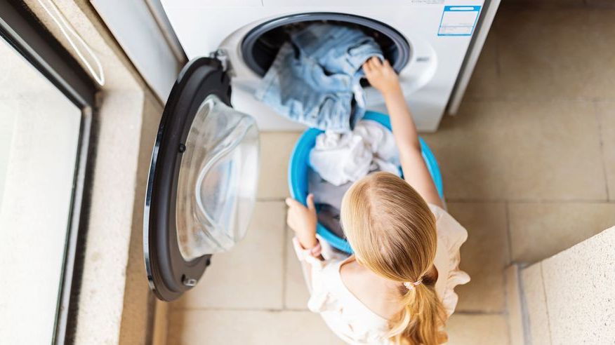 Cómo limpiar la lavadora por dentro (con vinagre, lejía y agua)