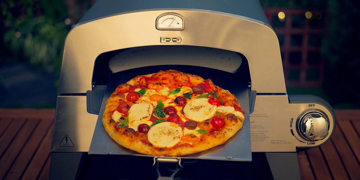 Make Your Own Pizza on The Grill! 🍕 - Cuisinart Grill Top Pizza Oven  Review 