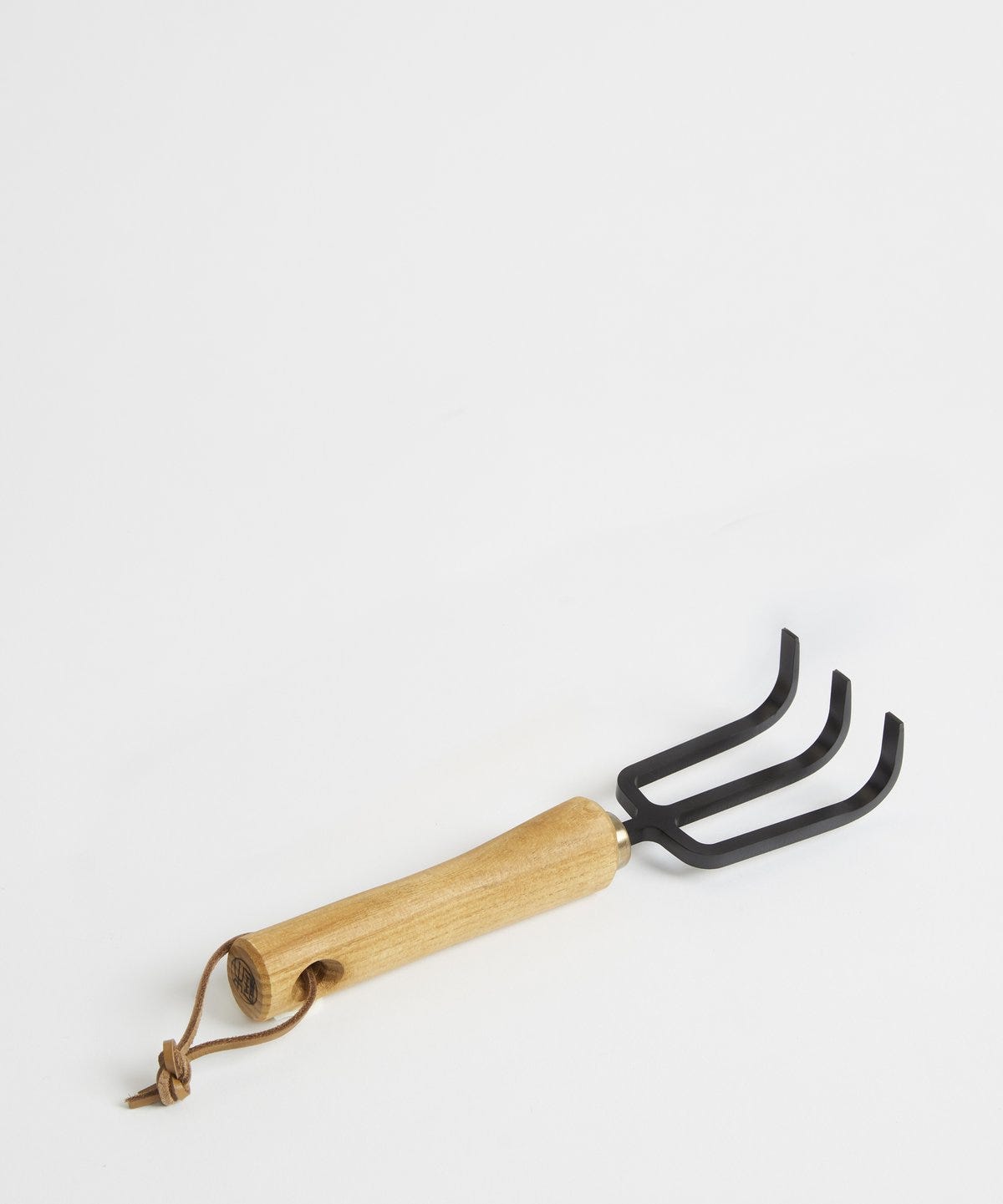cultivador de jardinería de acero y madera