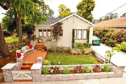 Property, Home, Yard, House, Backyard, Garden, Building, Grass, Residential area, Real estate, 