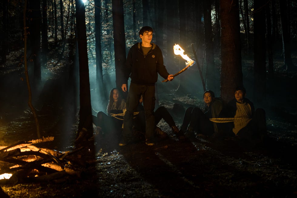 protagonistas de la serie curon en el bosque