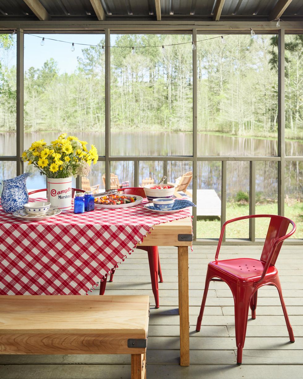 screened porch dining area