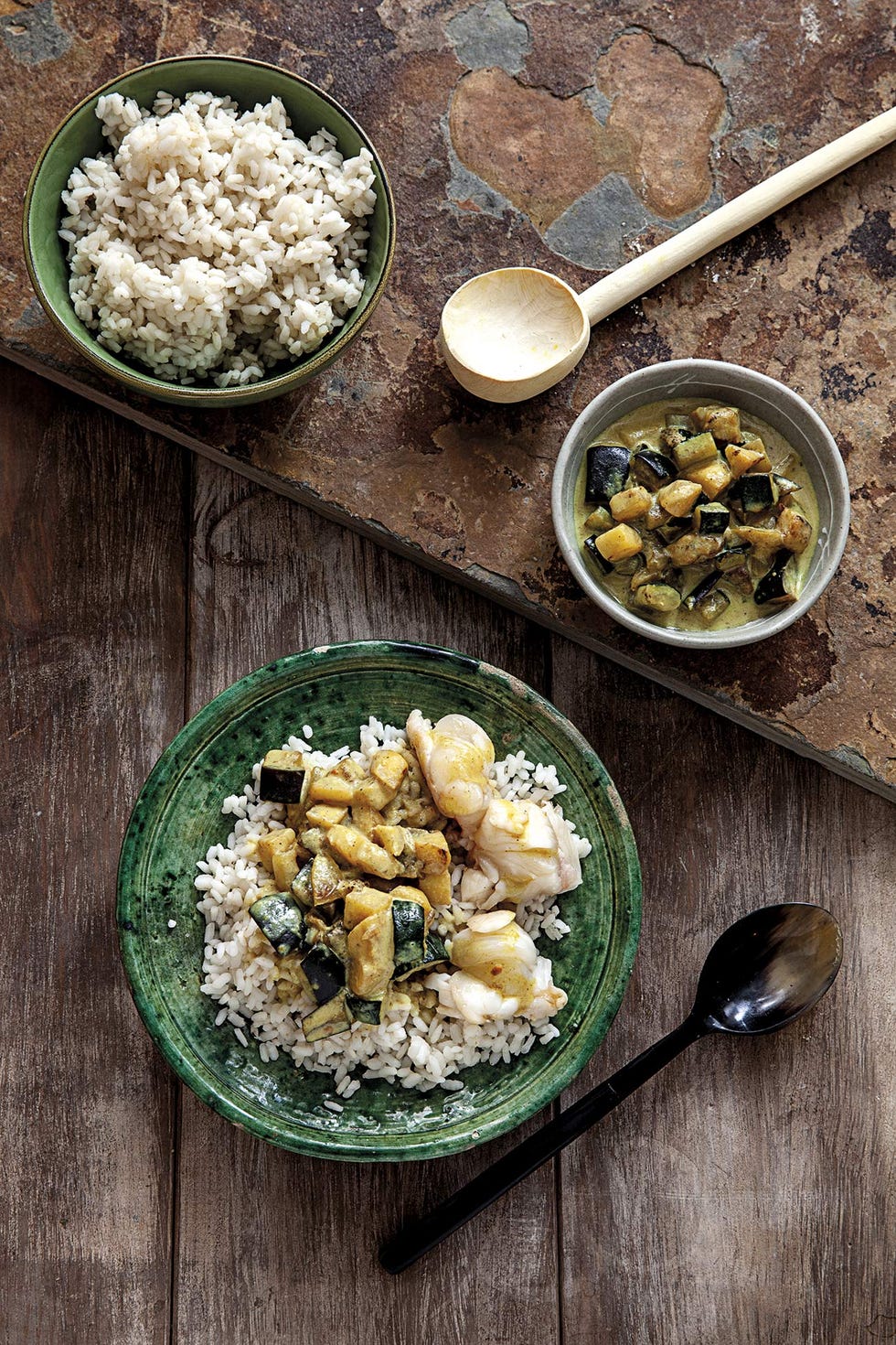 curry de langosta y berenjena con arroz blanco