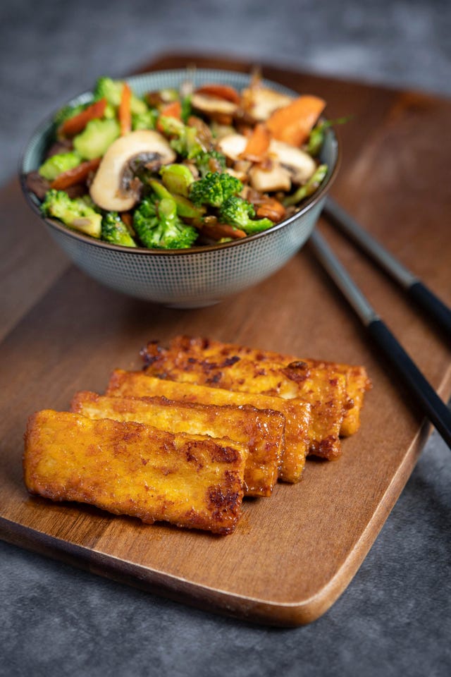 curry kokos tofu met wokgroente