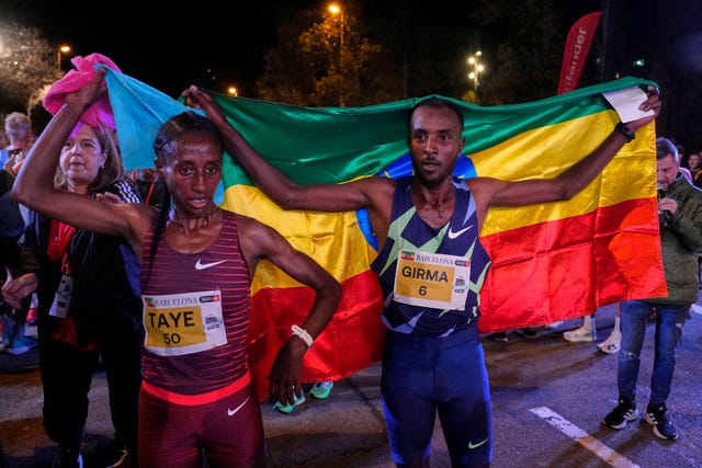 los etíopes lamecha girma y taye ejgayehu, ganadores de la cursa dels nassos 222