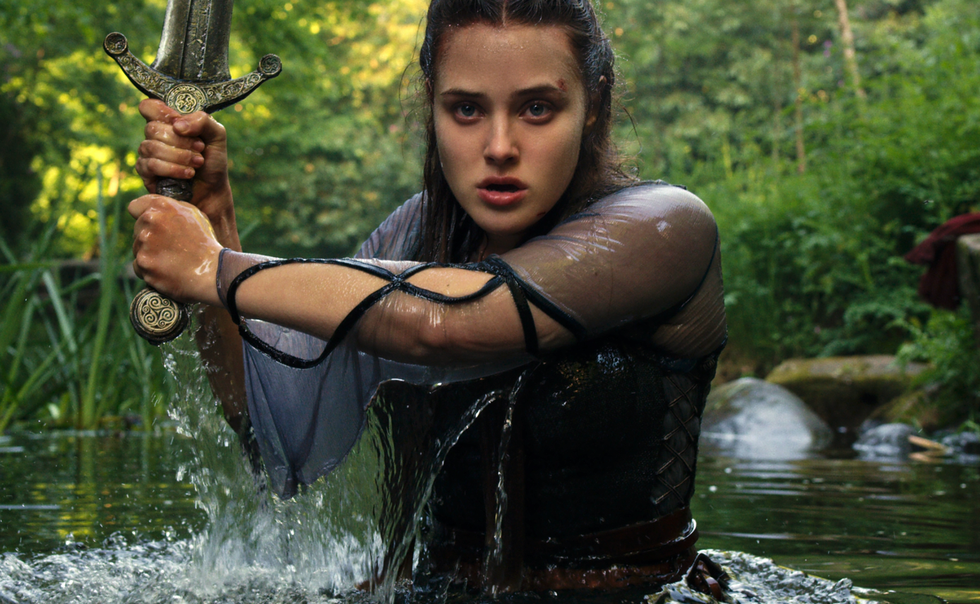 Katherine Langford dopo Tredici è protagonista della serie Cursed