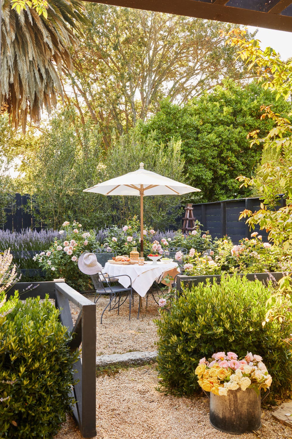 cottage garden with table in pea gravel courtyard