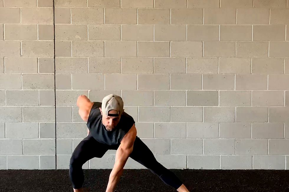 indoor workout, curtsy to lateral lunge