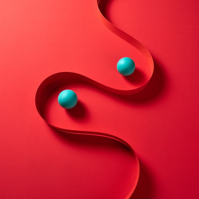 curved paper stripe and spheres