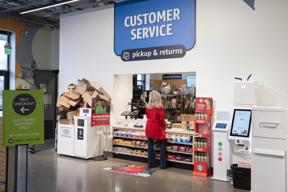 amazon fresh grocery stores open after redesigns