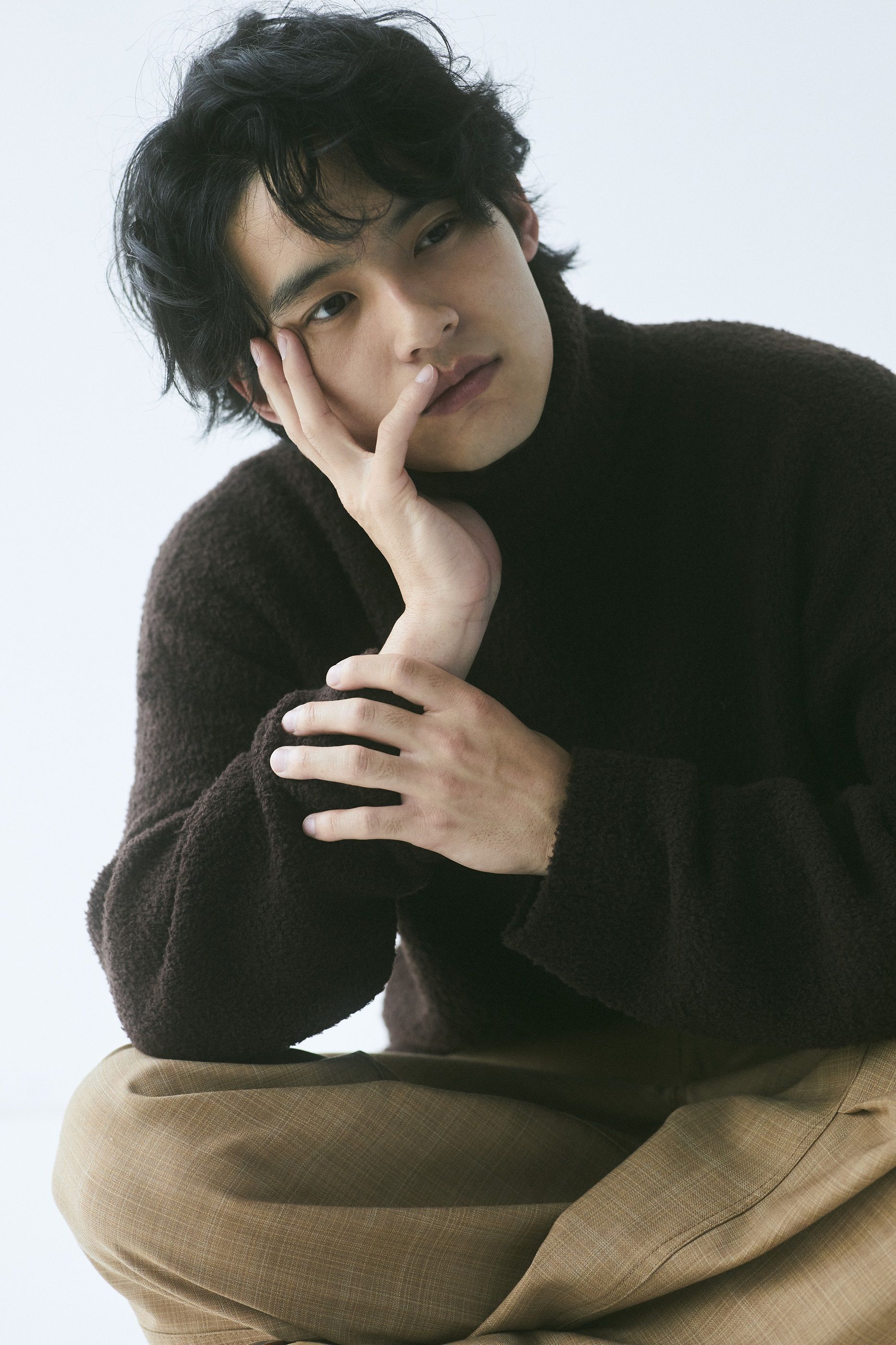 【ELLE MEN】岡田健史が語るデビューからこれまで。”フレッシュ”を卒業し、”演者”として貫く高い志