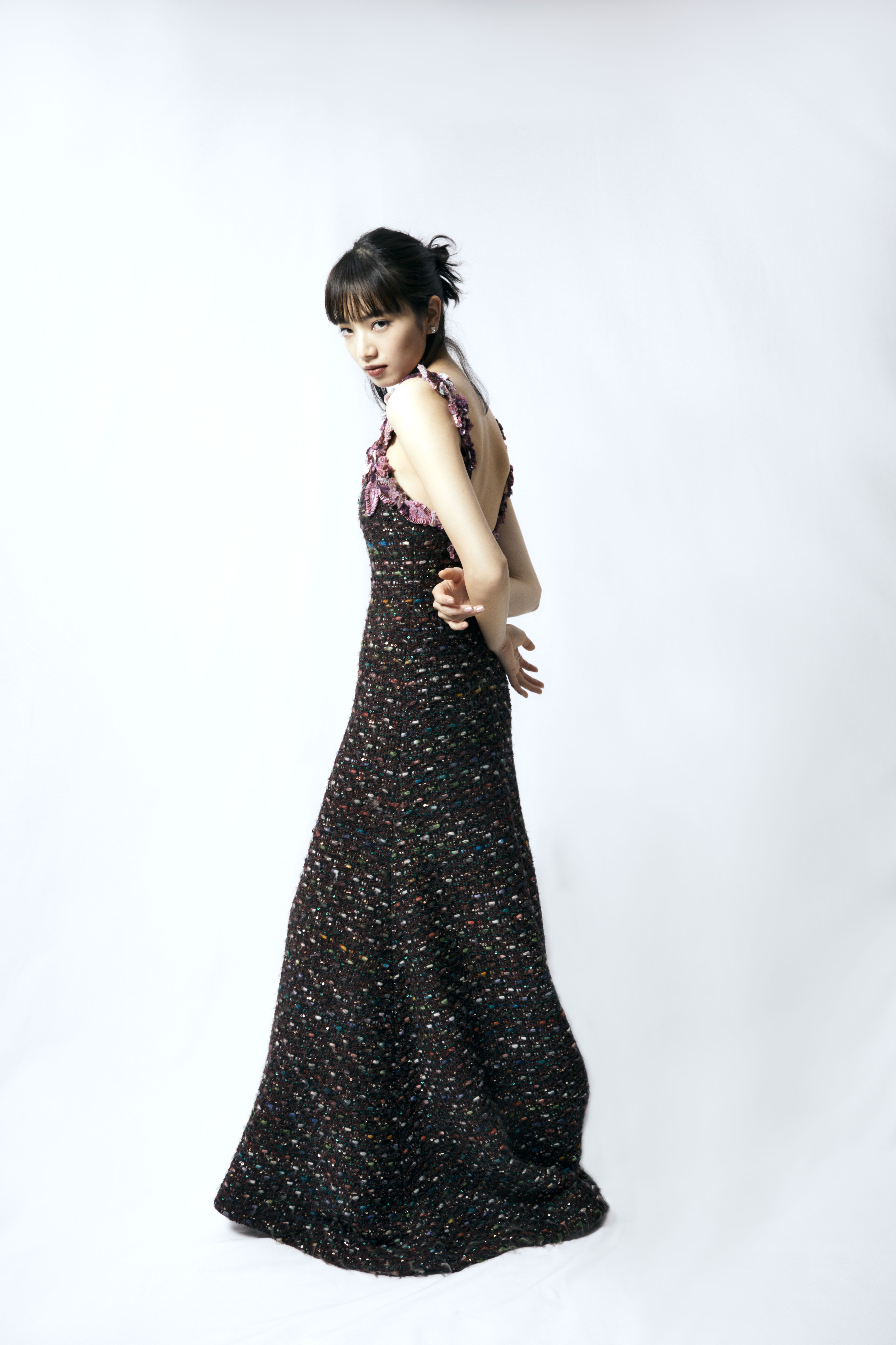 小松菜奈、シャネルのオートクチュールドレスで日本アカデミー賞授賞式