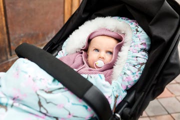 bebe en carrito