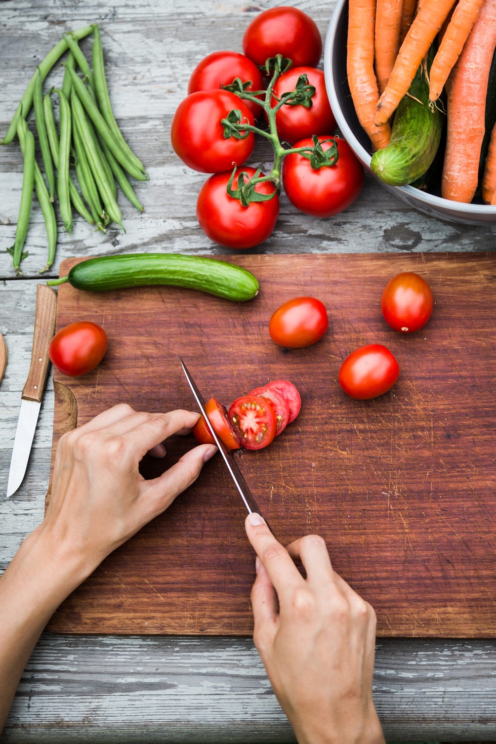 https://hips.hearstapps.com/hmg-prod/images/cutting-fresh-vegetable-on-vintage-garden-table-royalty-free-image-1589971568.jpg?resize=980:*