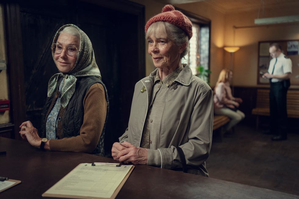 Der Thursday Murder Club (v. l. n. r.) Helen Mirren und Celia Imrie. Bildnachweis: Giles Keyte / Netflix
