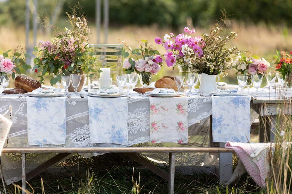 Tablecloth, Pink, Table, Flower, Textile, Floral design, Botany, Floristry, Linens, Flower Arranging, 
