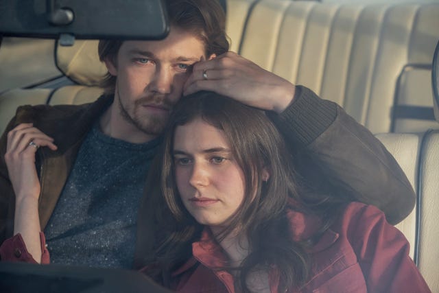 conversations with friends    “episode 10”   episode 110    frances receives a surprise email from melissa and the groups’ dynamics are tested in unsuspected ways frances’ dad leaves a concerning voicemail and bobbi also has problems with her family she and frances experience a shift in their friendship nick joe alwyn and frances alison oliver, shown photo by enda bowehulu